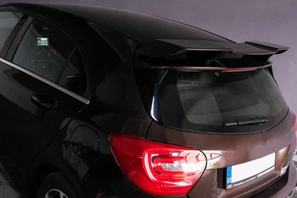 Galinio dangčio spoileris Mercedes A-Class W176 A45 dizainas Piano Black - Image 6