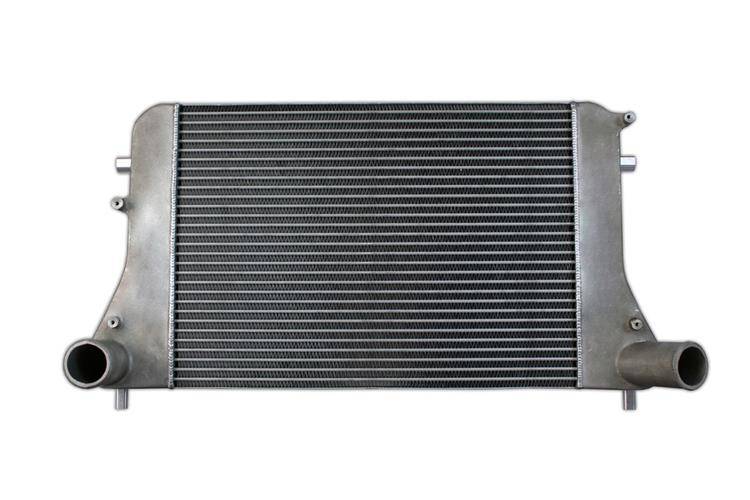TurboWorks tarpinis aušintuvas VW Golf V Audi A3 579x419x36 įleidimo anga 2,5" vamzdis ir pelekas